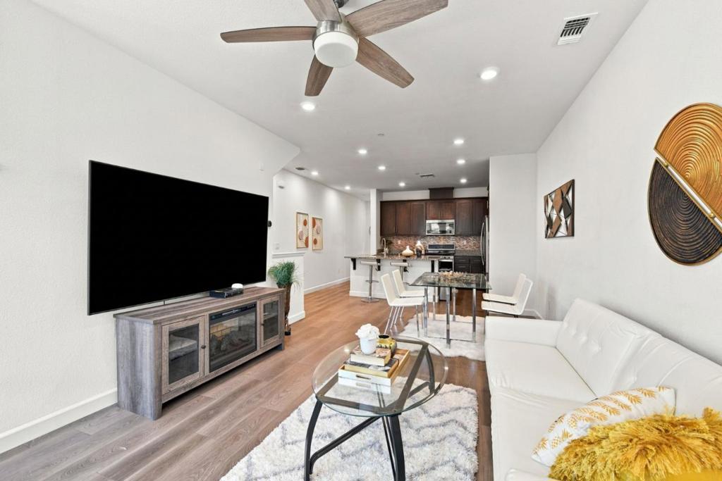 3146 Blanco Terrace Property Photo 7