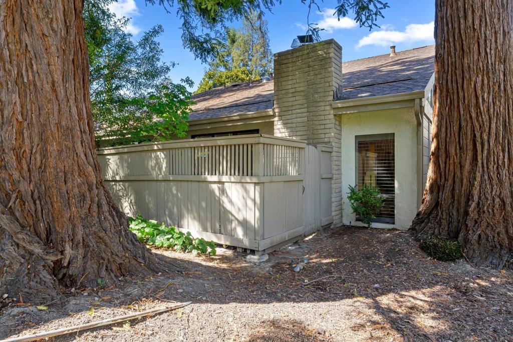 19626 Vineyard Lane Property Photo 4