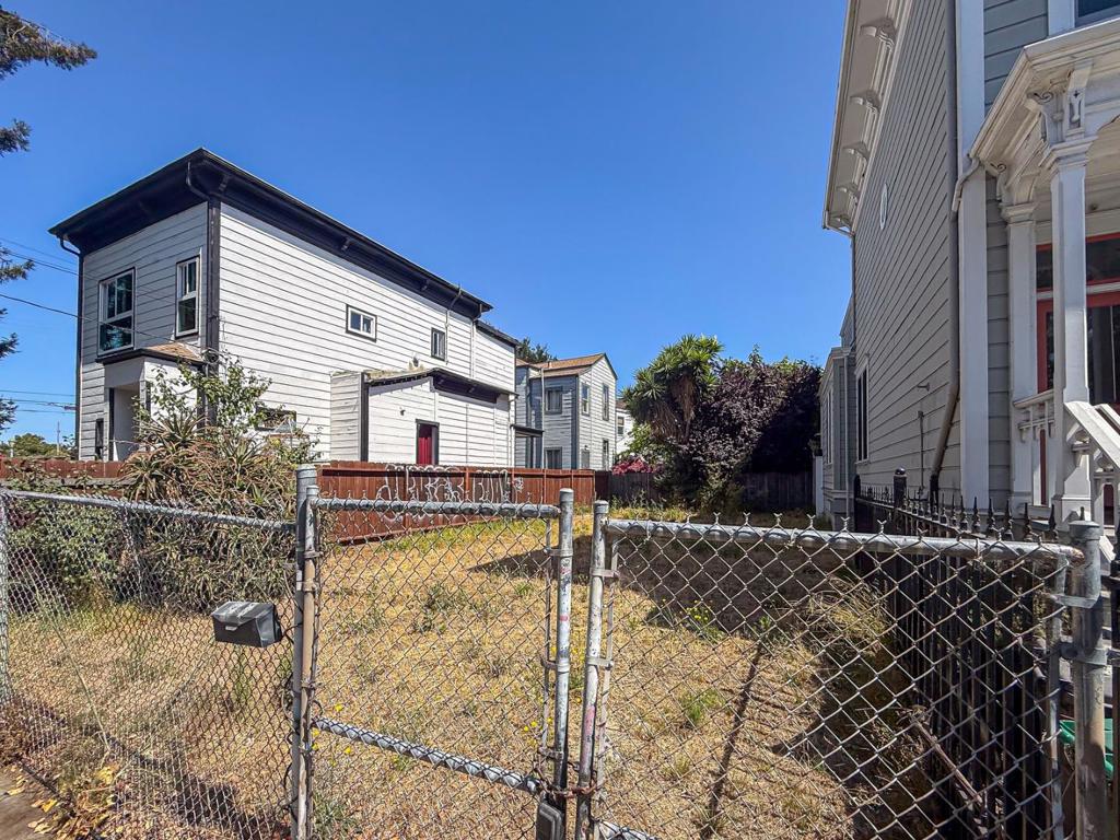 1556 8th Street Property Photo 6