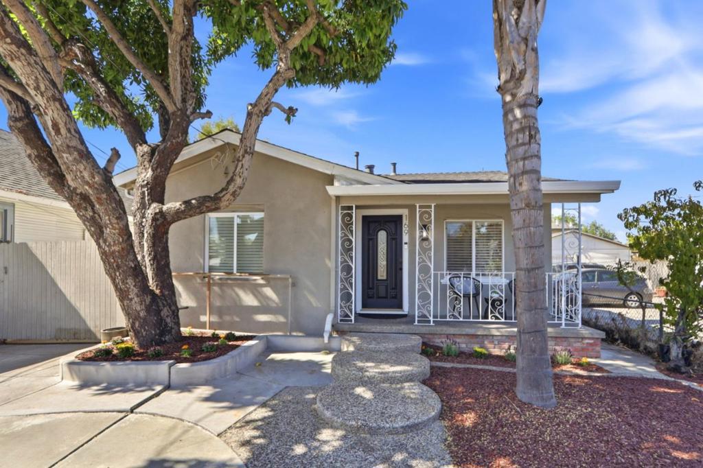 169 S King Road Property Photo 1