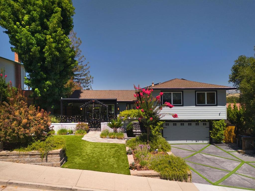 1415 Montego Drive Property Photo 3