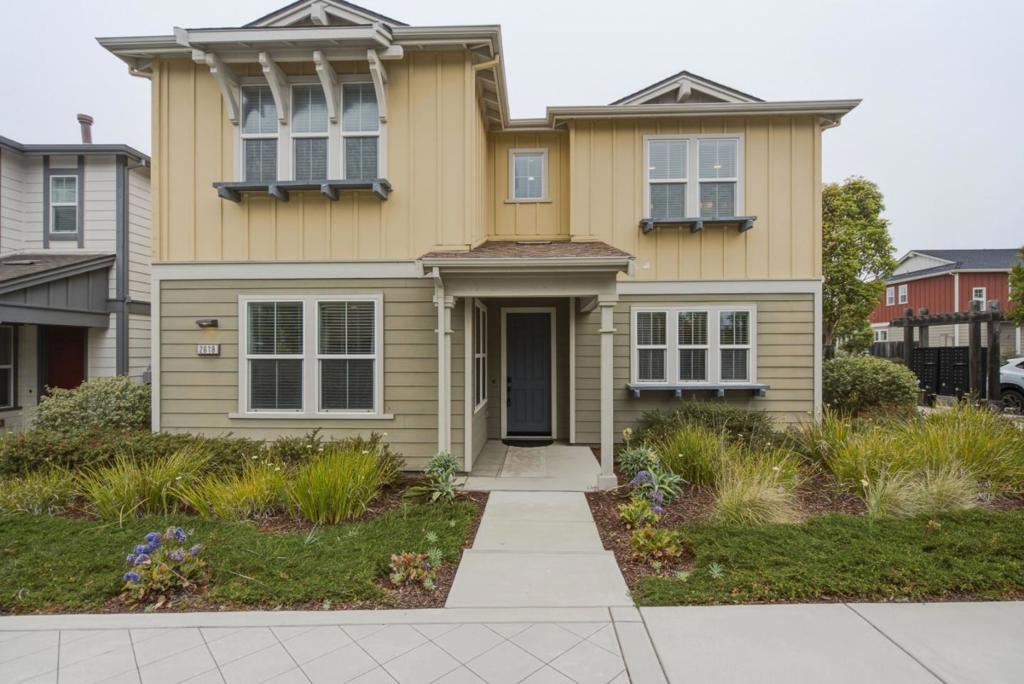 2618 Bluewater Court Property Photo 1