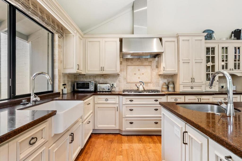 28094 Barn Way Property Photo 12