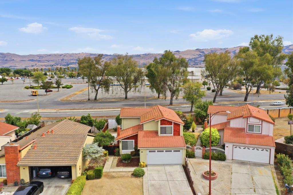 2518 Edgefield Court Property Photo 45