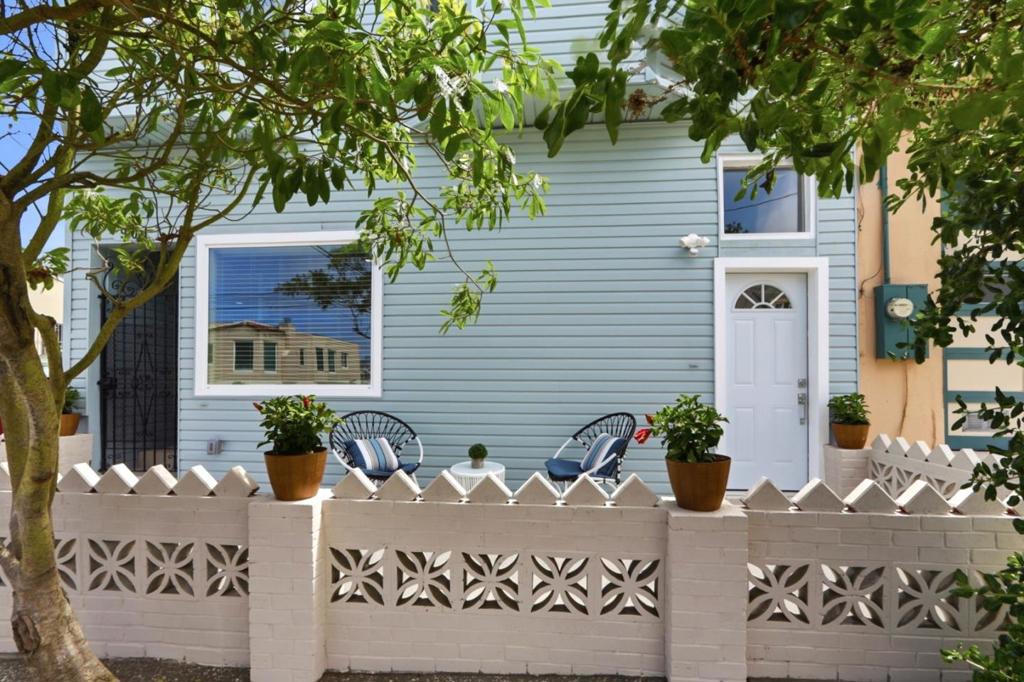901903 Hanover Street Property Photo 3