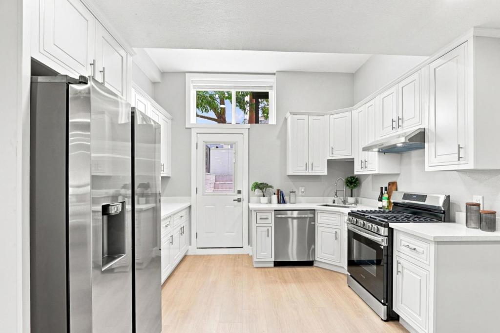 901903 Hanover Street Property Photo 14
