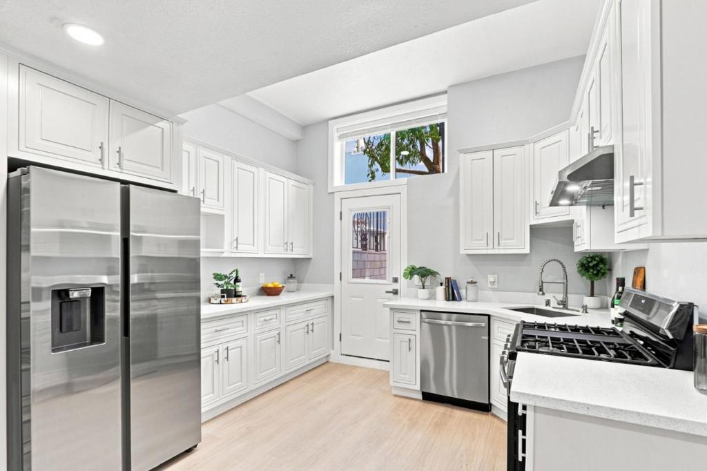 901903 Hanover Street Property Photo 15
