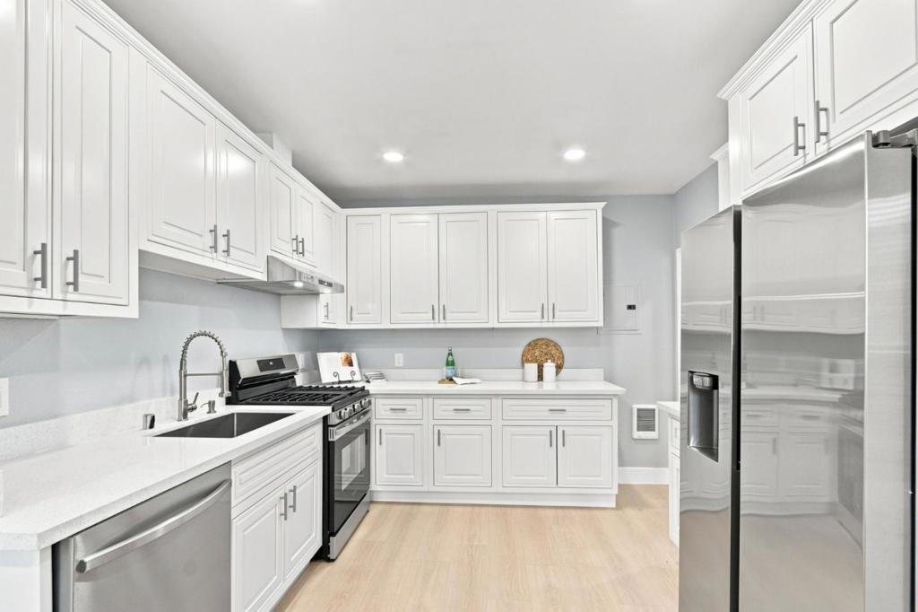 901903 Hanover Street Property Photo 16