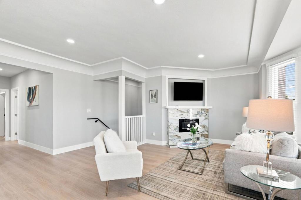 901903 Hanover Street Property Photo 18