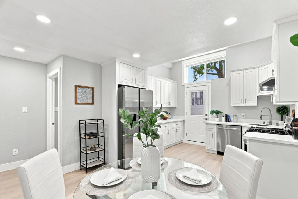 901903 Hanover Street Property Photo 21