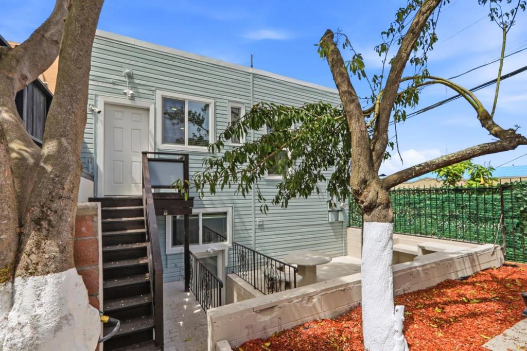 901903 Hanover Street Property Photo 62