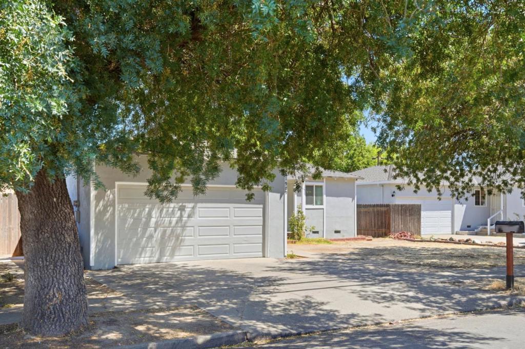 1909 Evergreen Avenue Property Photo 3