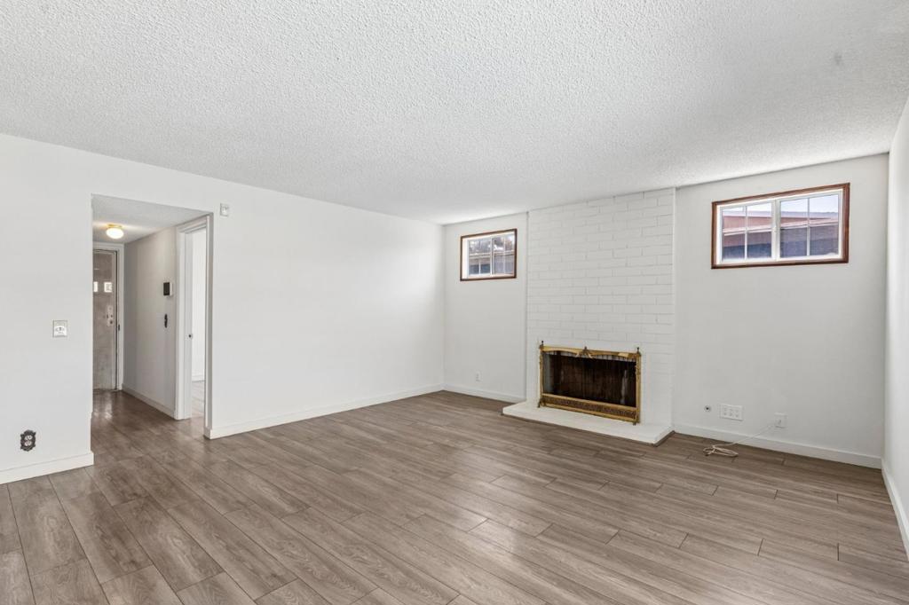1129 E Helmick Street Property Photo 11