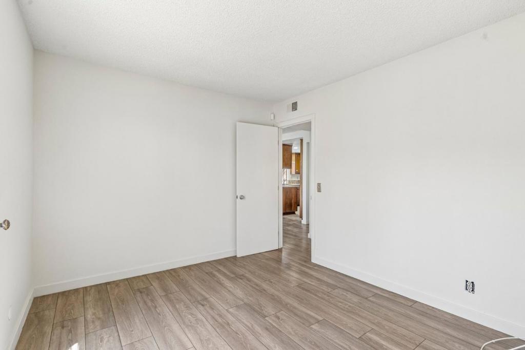 1129 E Helmick Street Property Photo 20