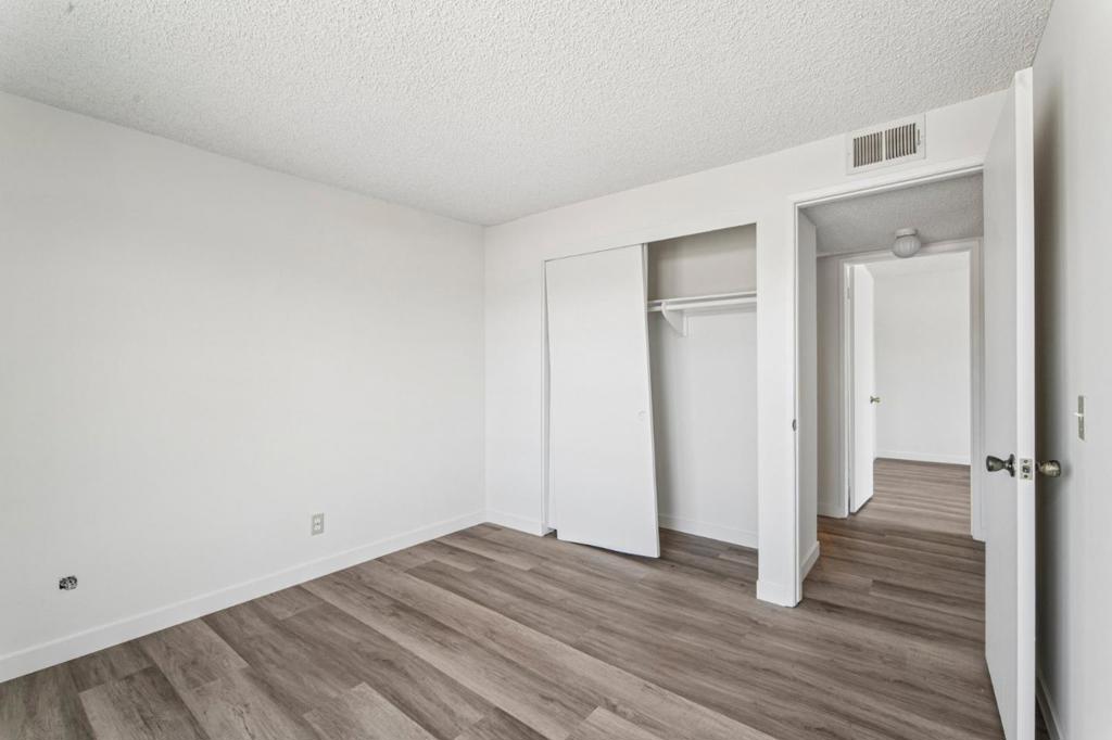 1129 E Helmick Street Property Photo 27