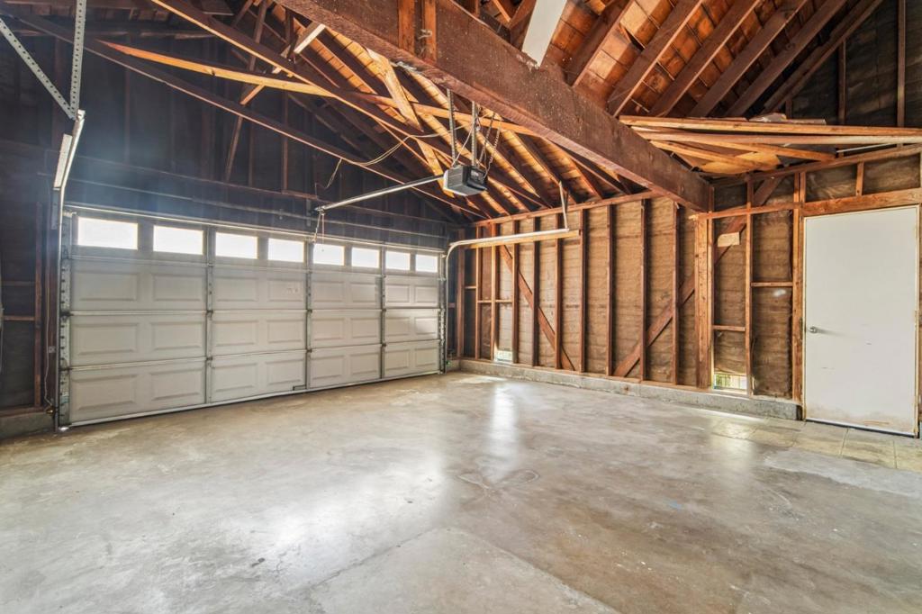 1129 E Helmick Street Property Photo 39