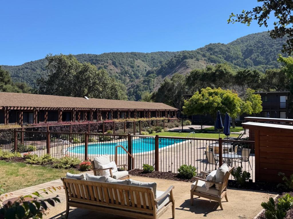 102 W Carmel Valley Road Property Photo 5