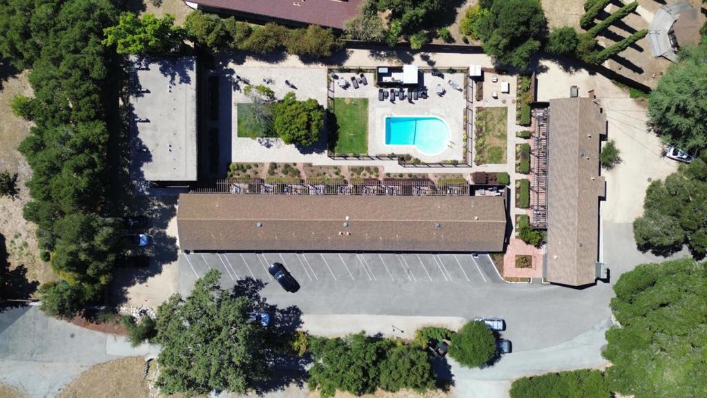 102 W Carmel Valley Road Property Photo 21