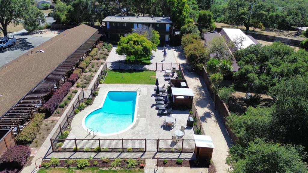 102 W Carmel Valley Road Property Photo 25