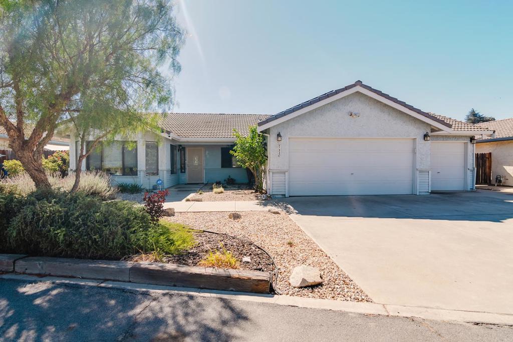 51530 Pine Creek Place Property Photo 1