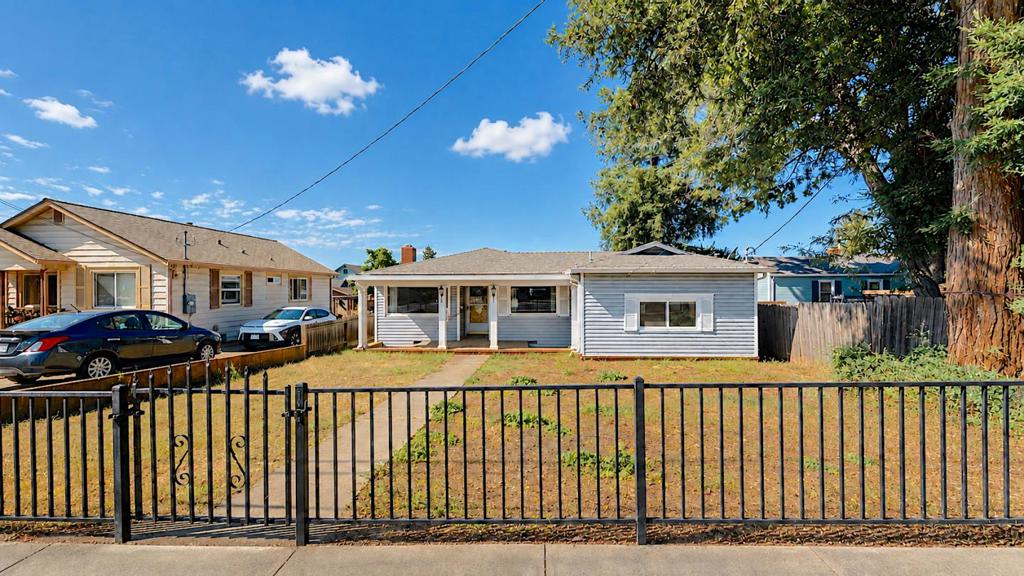 324 Military Property Photo 1