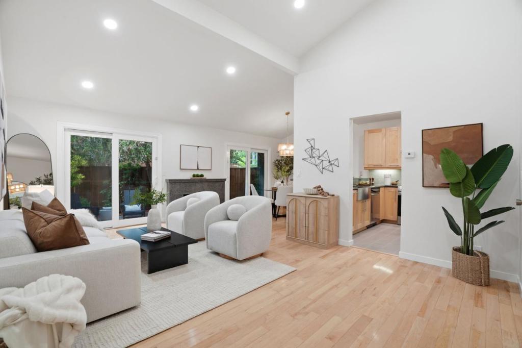 10977 Northseal Square Property Photo 2