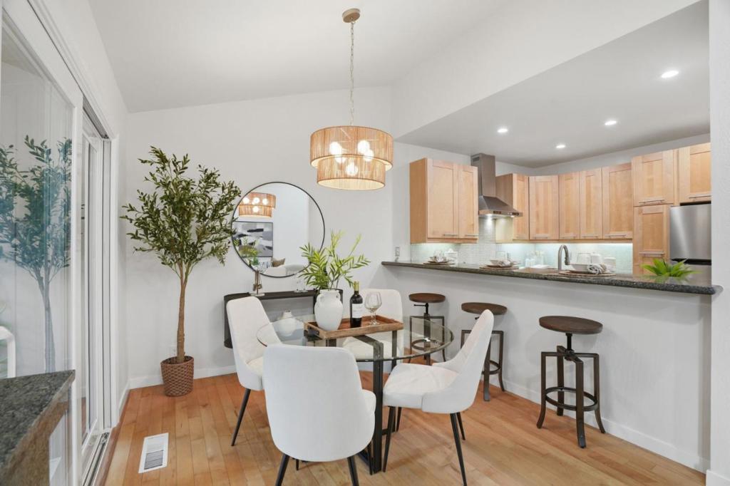 10977 Northseal Square Property Photo 6