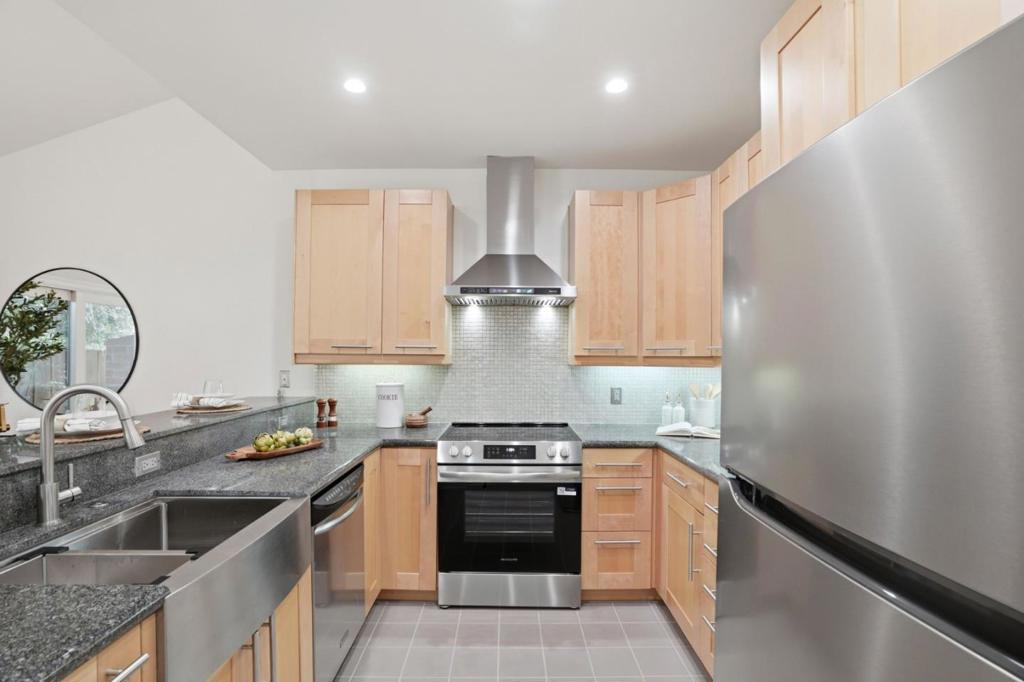 10977 Northseal Square Property Photo 8