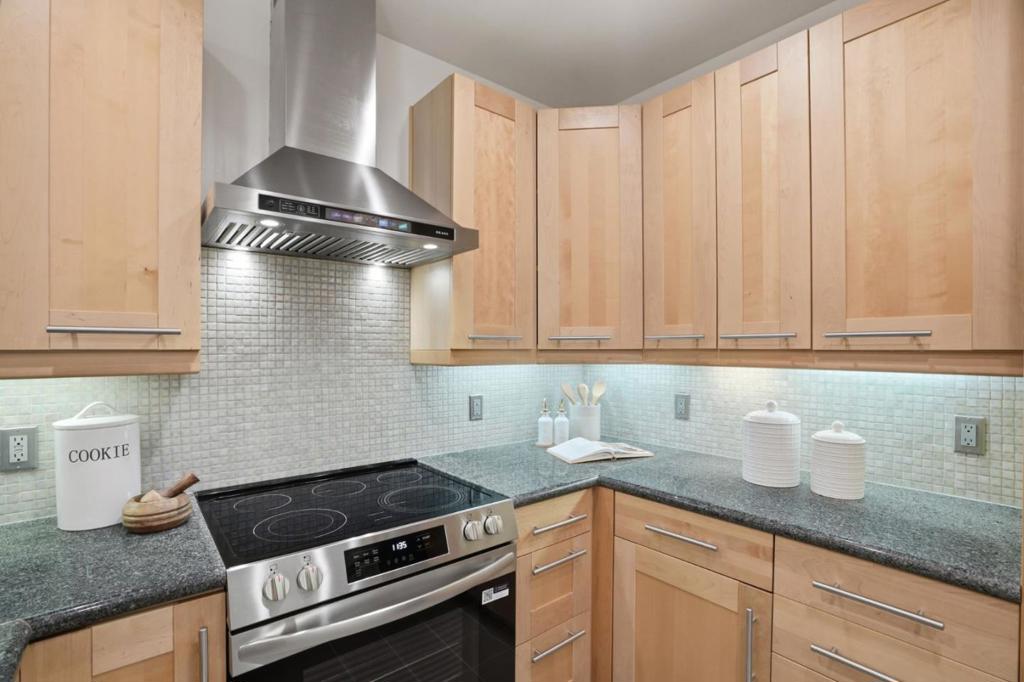 10977 Northseal Square Property Photo 9