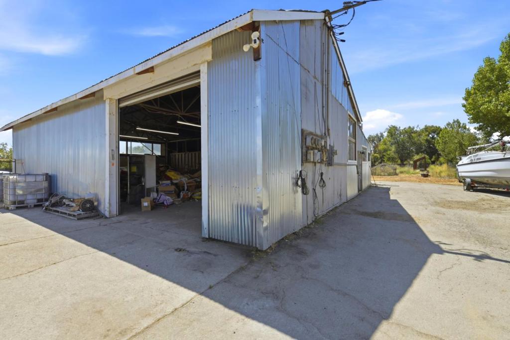 10095 Monterey Road Property Photo 4