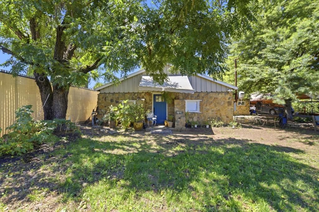 10095 Monterey Road Property Photo 7