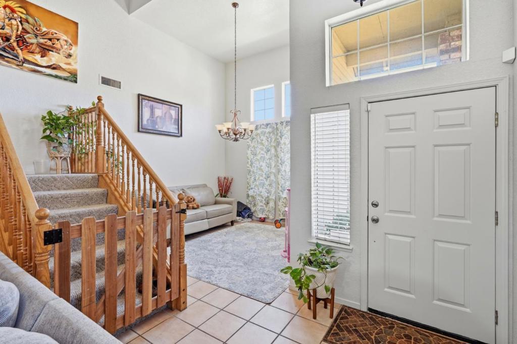 725 Everest Street Property Photo 2