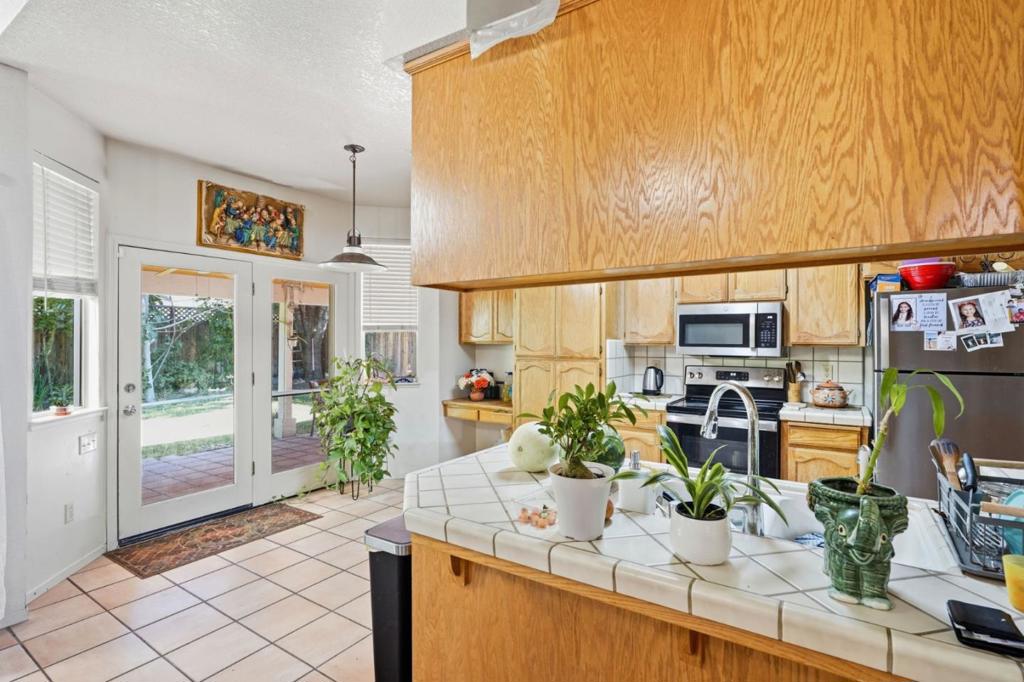 725 Everest Street Property Photo 5
