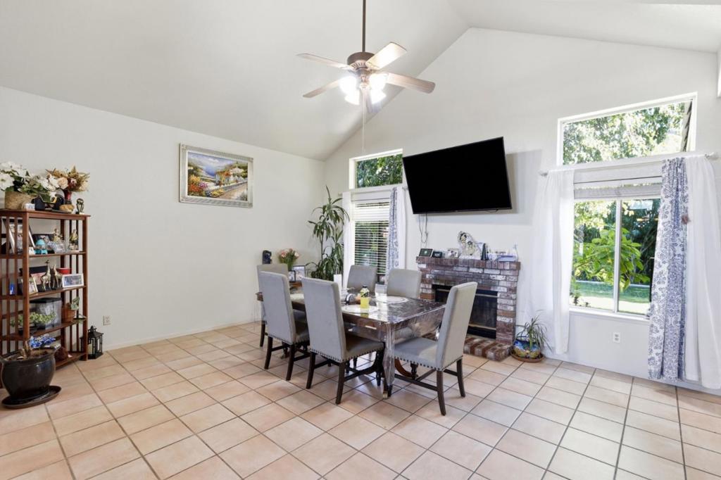 725 Everest Street Property Photo 6