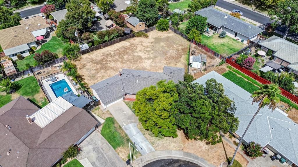 2724 Doris Court Property Photo 2