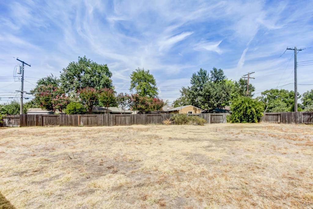 2724 Doris Court Property Photo 3