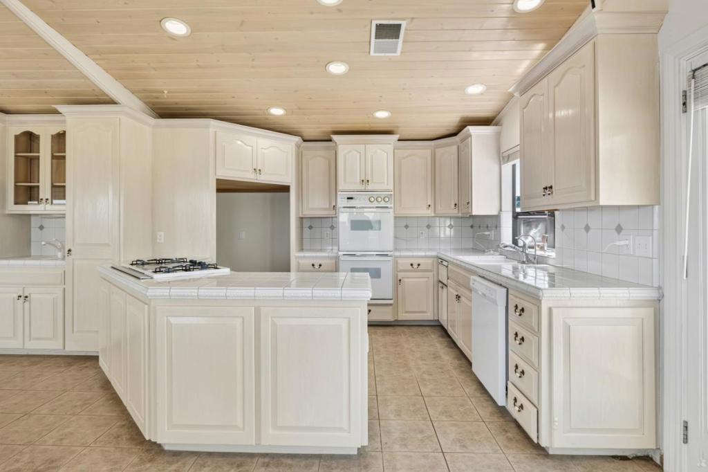 202 Watson Street Property Photo 14