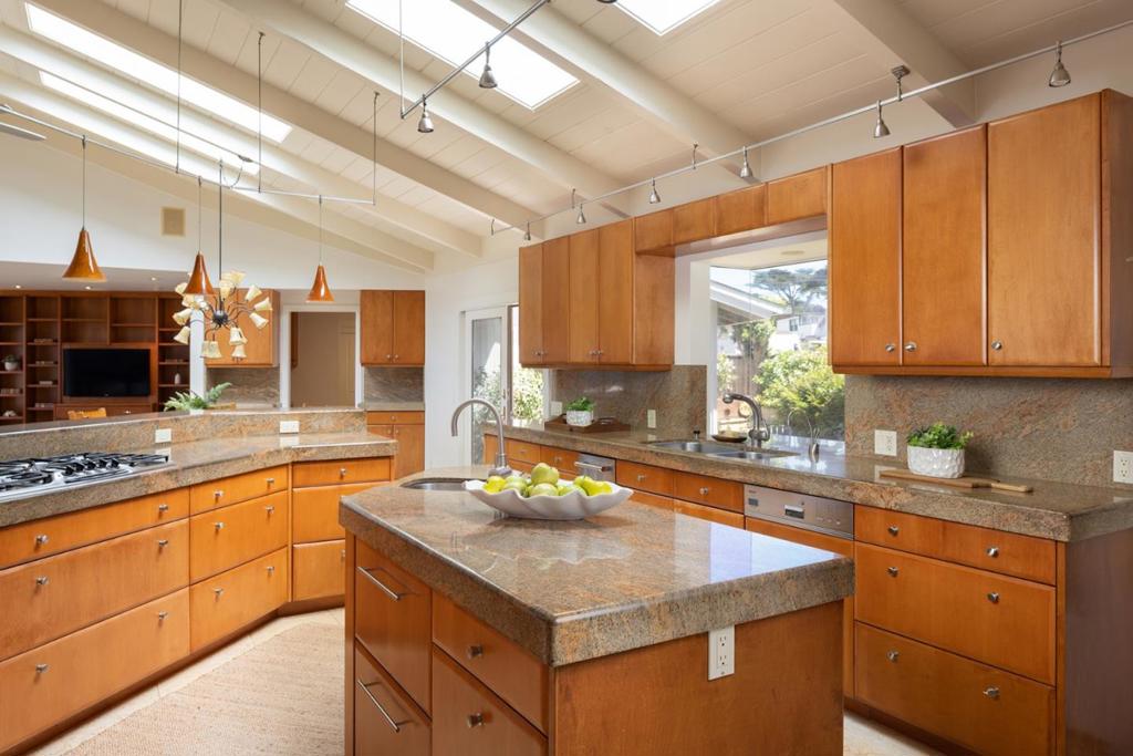 1209 Ocean View Boulevard Property Photo 12