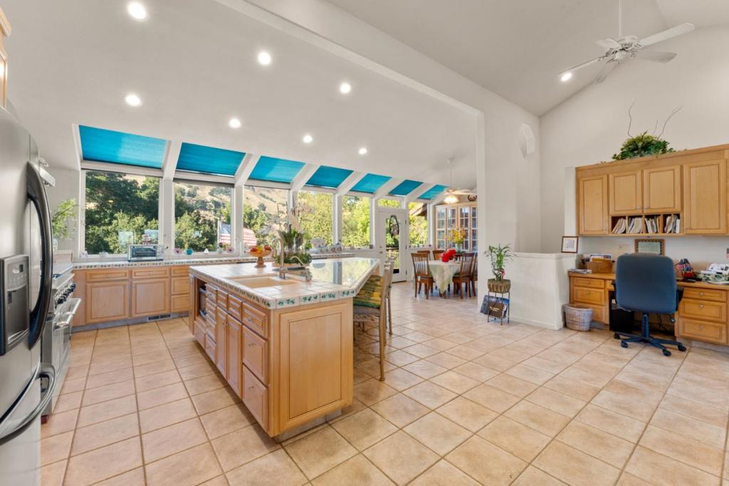11081 Enchanto Vista Drive Property Photo 10