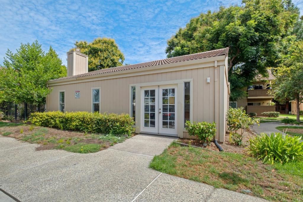 210 Damsen Drive Property Photo 8