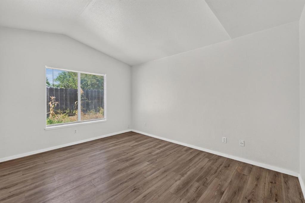 ML82056438 Property Photo 23
