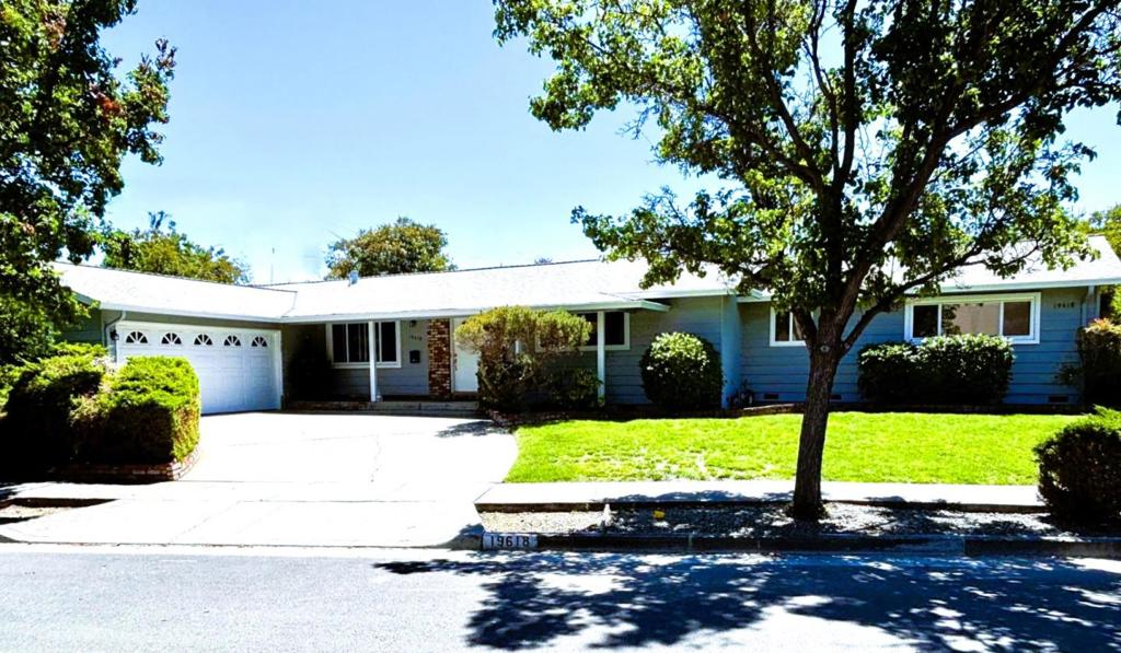 19618 Richwood Drive Property Photo 1