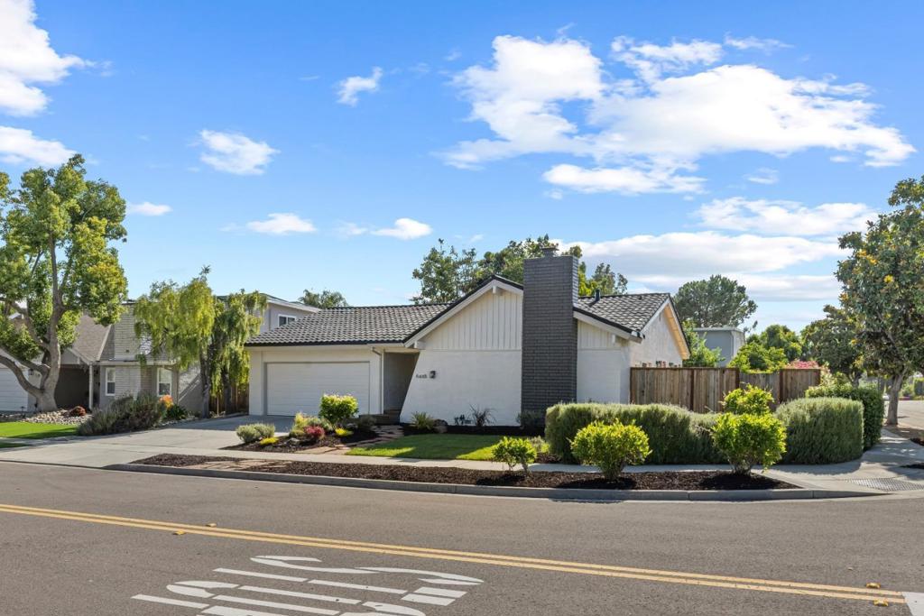 6448 Berwickshire Way Property Photo 6