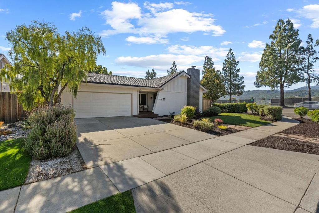 6448 Berwickshire Way Property Photo 8