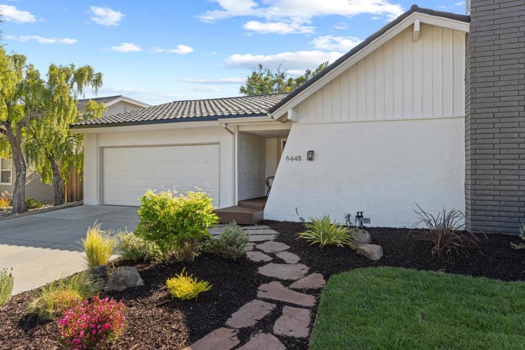 6448 Berwickshire Way Property Photo 10