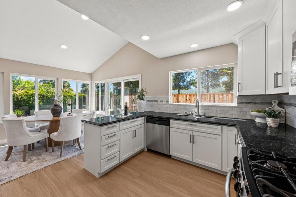 6448 Berwickshire Way Property Photo 32