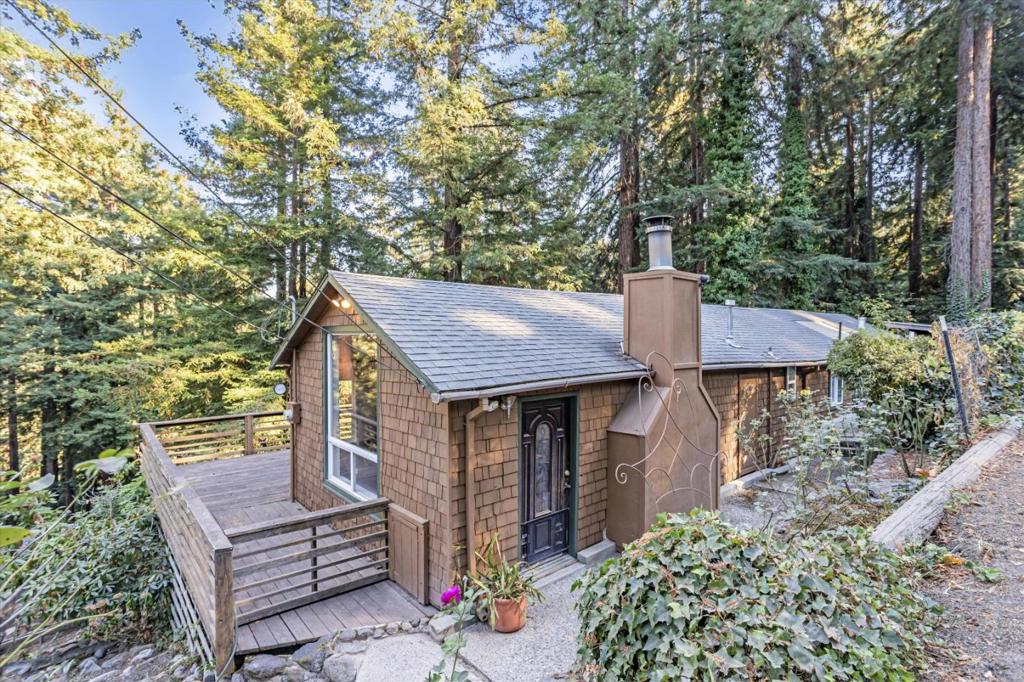 1045 Forest Way Property Photo 1