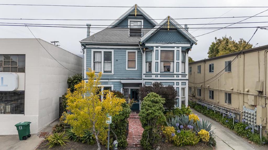 2807 Shattuck Avenue Property Photo 1