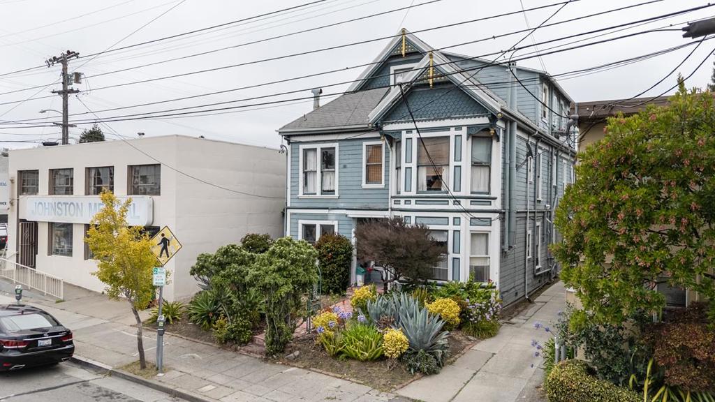 2807 Shattuck Avenue Property Photo 3