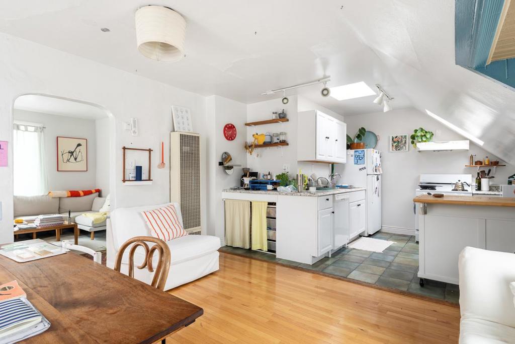 2807 Shattuck Avenue Property Photo 8